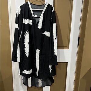 SHEIN Black and White Abstract Tunic